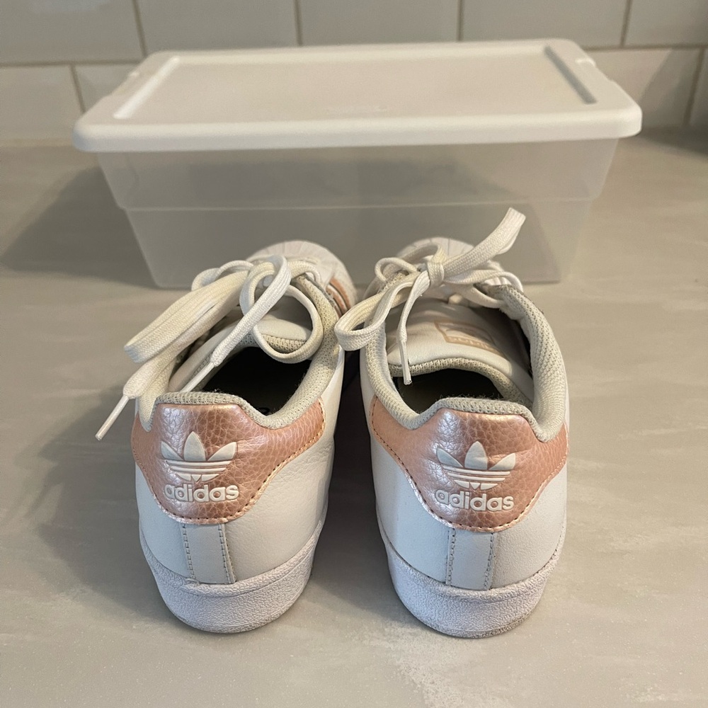 Adidas Shell Toe Size 6 - Picture 3 of 5